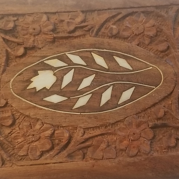 HAND CARVED Folk Art Bone Inlaid Trinket Jewelry Box - Picture 3 of 6